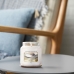 vonná svíčka Yankee Candle tělový pudr (411 g)