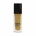 Flytande makeupbas Shiseido Synchro Skin Radiant Lifting Nº 340 Oak 30 ml
